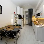 Americká 8 *